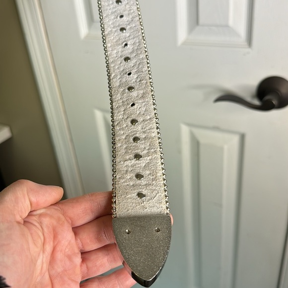 White Leather Silver Studded Rhinestones Buckled Belt Women Size SM 29-34” - Picture 6 of 6